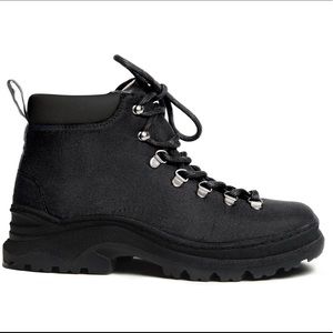 Alice + Whittles Weekend Boot, size 7